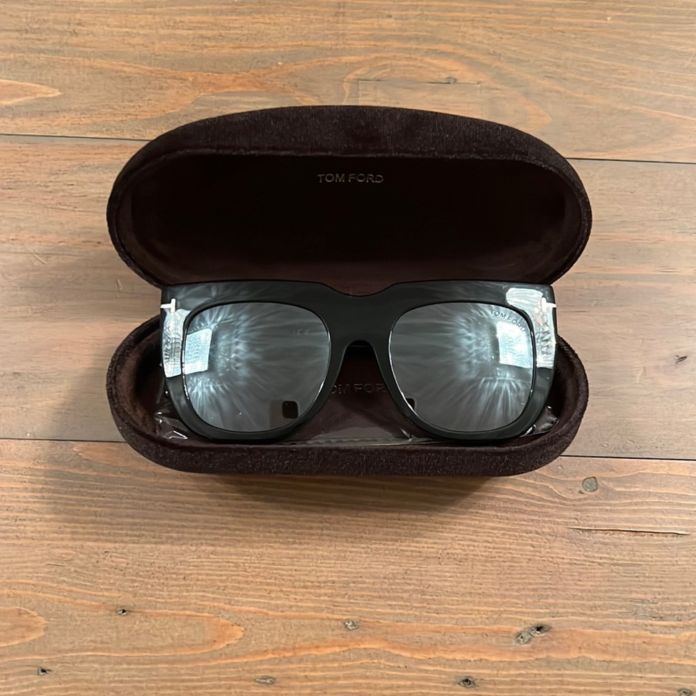 BRAND NEW without tag. Tom Ford Sunglasses with grey/mirrored lens.